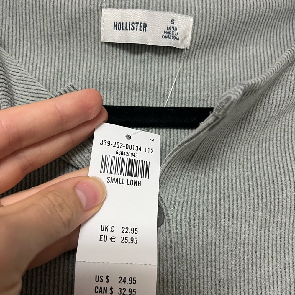Hollister Light Gray Ribbed Top - Picture 2 of 2